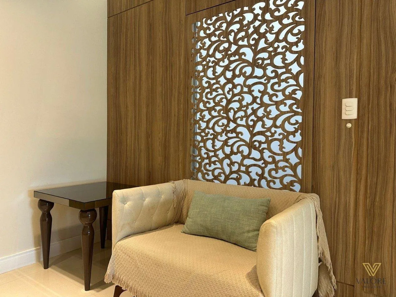 Walk-in closet in a 3-bedroom apartment, 227 m² — photo 14