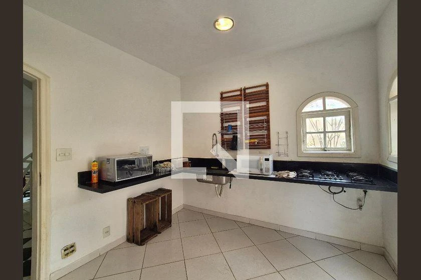 600 m² house with a washing machine and a home office — photo 12