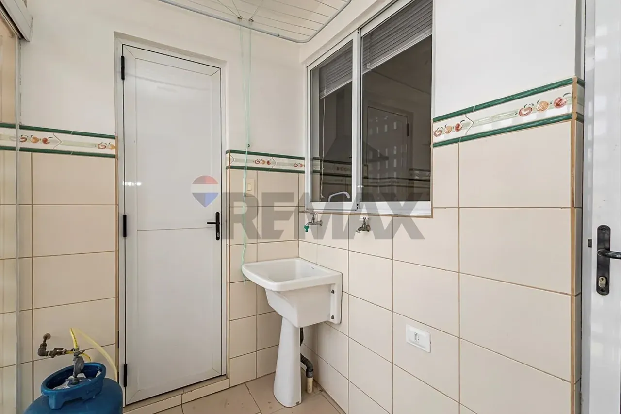Home office in a 3-bedroom apartment, 181 m² — photo 10