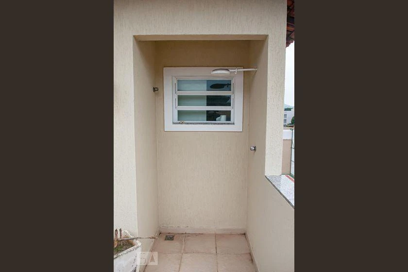 Balcony with a grill in a 2-bedroom house, 118 m² — photo 26