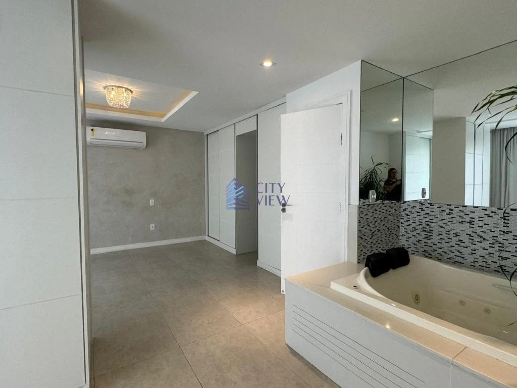 House with 5 bedrooms and 360 m² plus 4 parking spots — photo 25