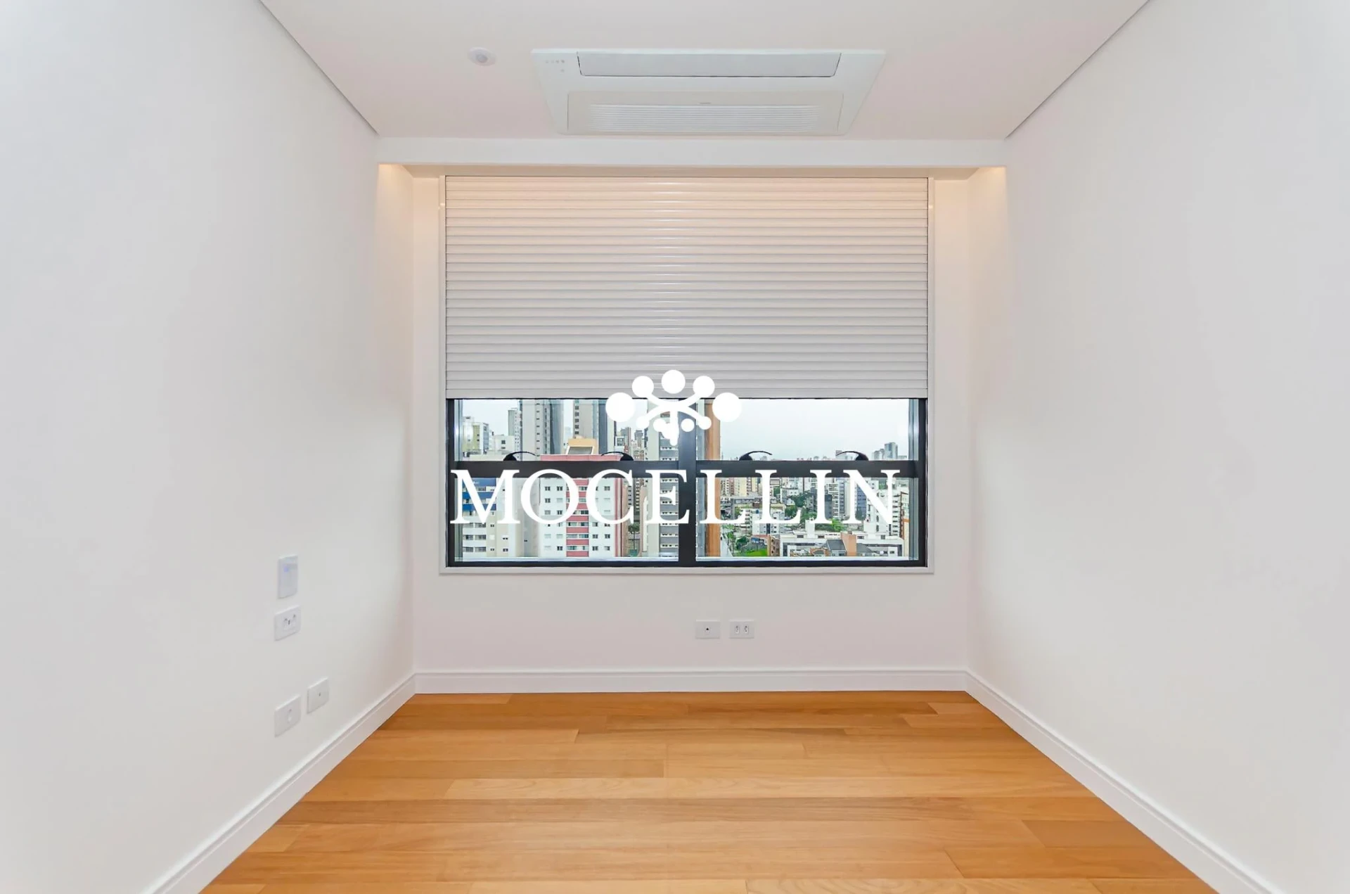 Floor-to-ceiling windows in a 3-bedroom apartment, 242 m² — photo 18