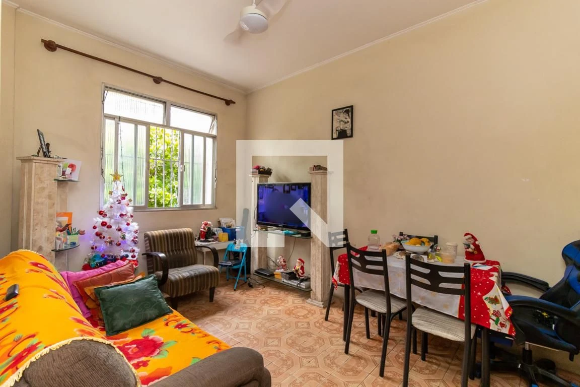 Furnished 2-bedroom apartment with private BBQ area
