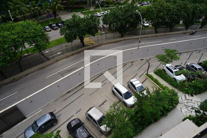 Glass-enclosed balcony in a 3-bedroom apartment, 103 m² — photo 38