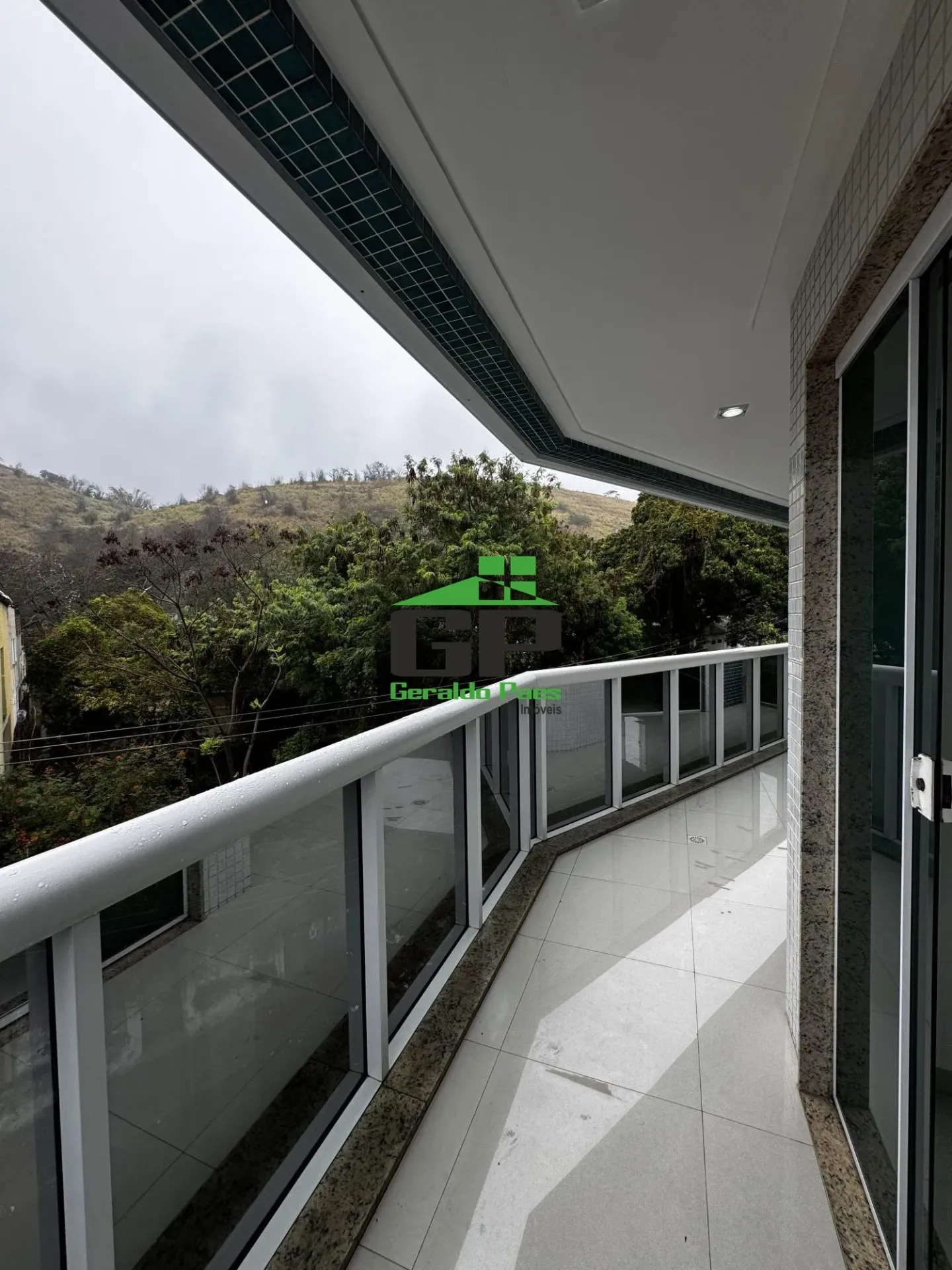 3-bedroom apartment with 2 en-suites and a balcony — photo 9