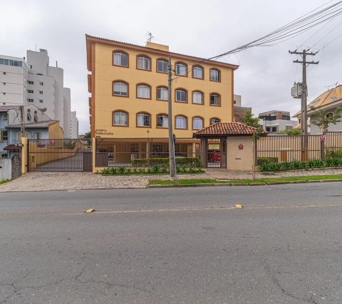 Departamento con piso de madera o laminado en Curitiba — photo 18