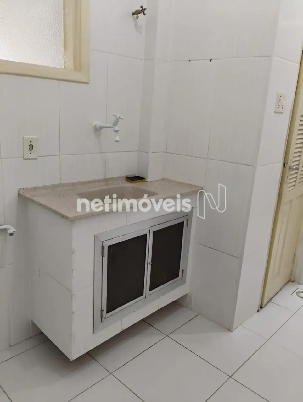1-bedroom apartment with a laundry area — photo 3