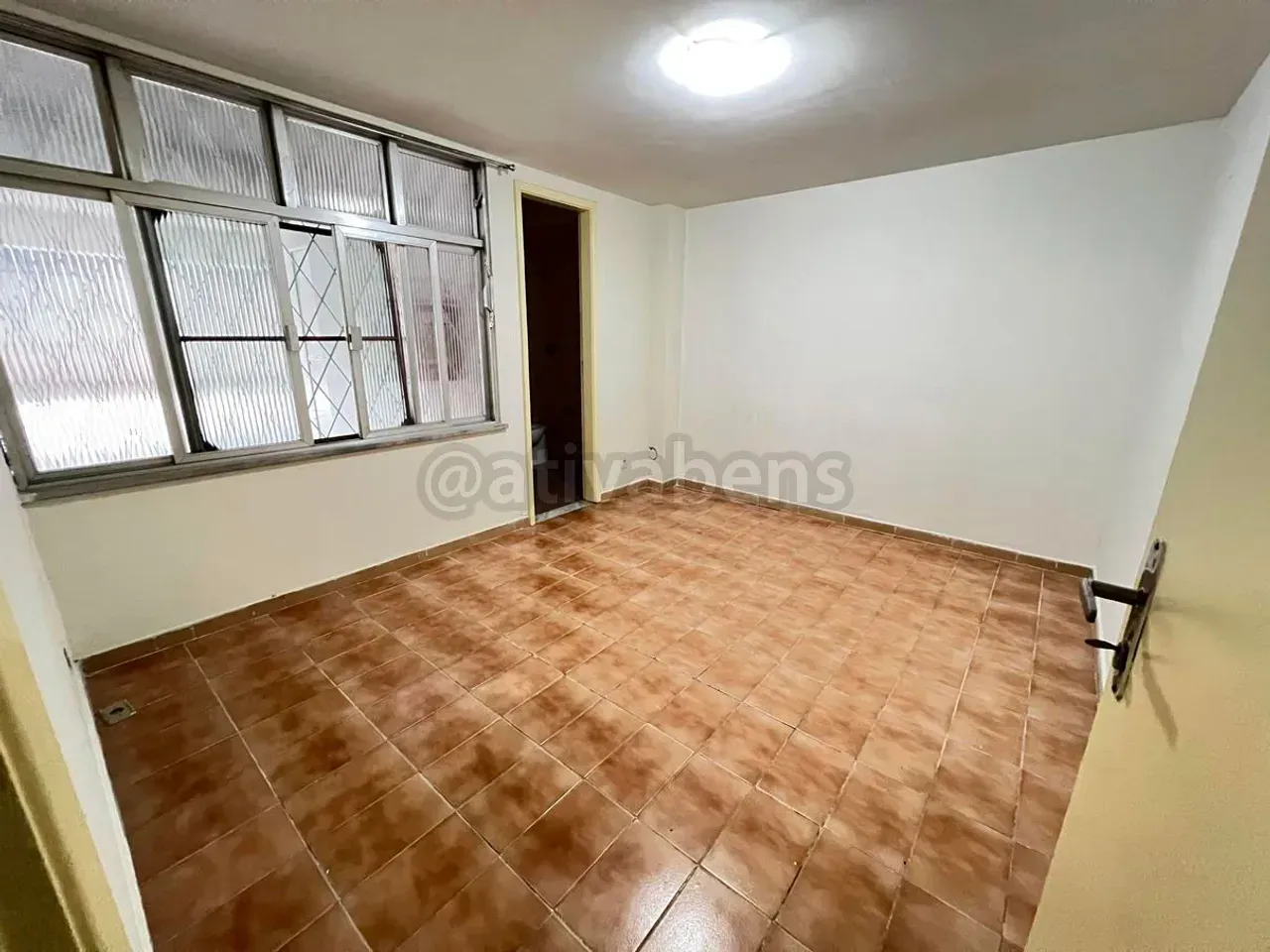 Unfurnished apartment with a separate kitchen and 1 bedroom — photo 5