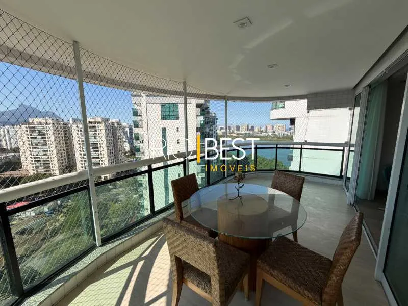 Furnished 4-bedroom apartment with open-plan kitchen — photo 8