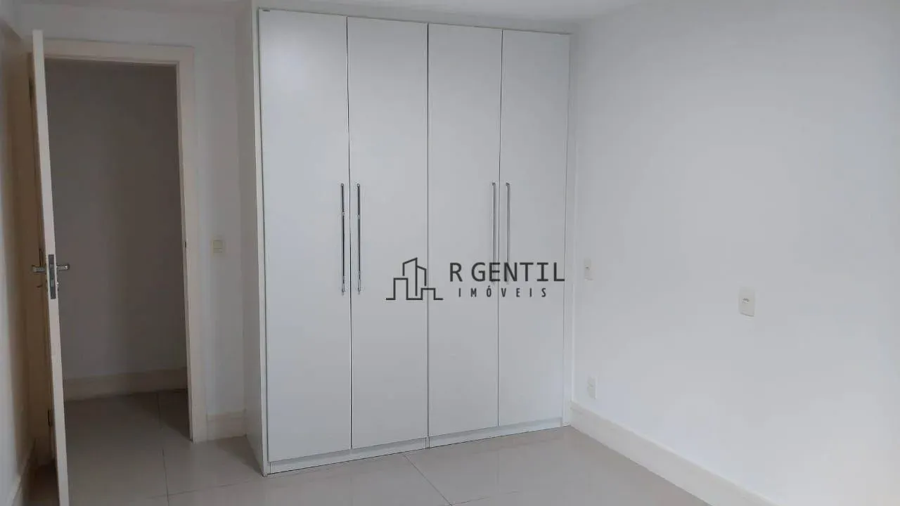 Apartamento com 4 dormitórios e 5 banheiros — photo 16