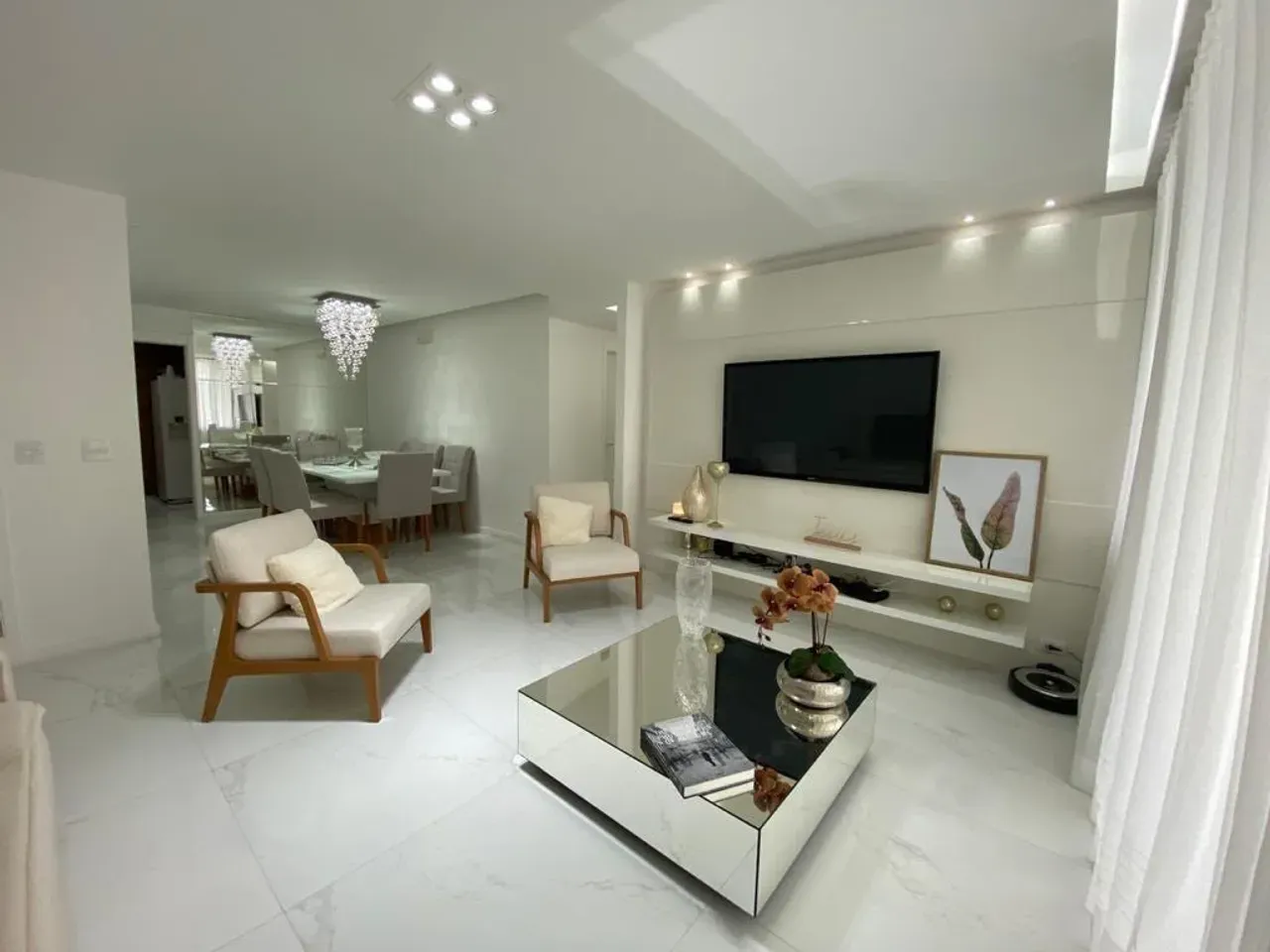 Furnished apartment, 150 m², with a glass-enclosed balcony — photo 15