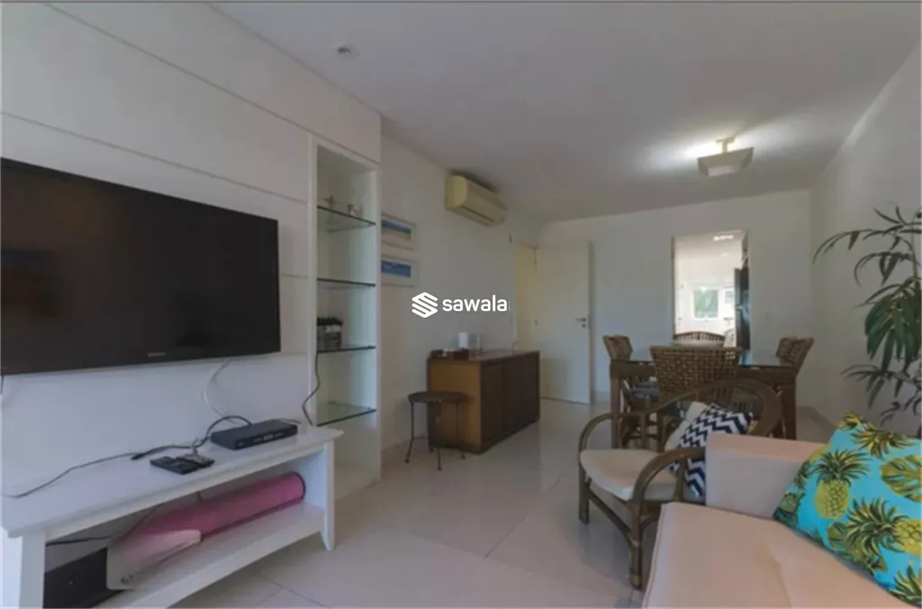 Apartment with 2 bedrooms and enclosed glass balcony — photo 11