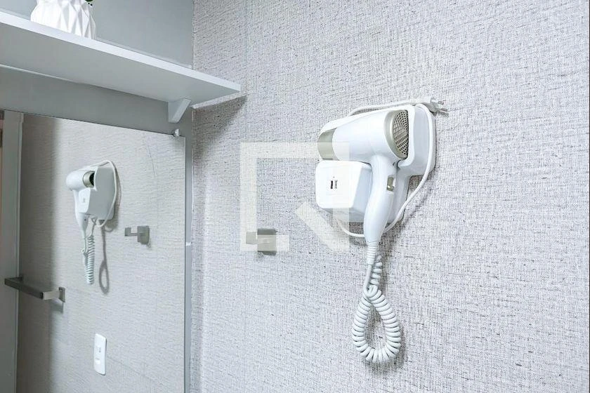 One-bedroom apartment in a building with a gym — photo 30