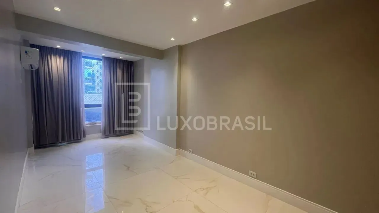 2-bedroom 2-bath apartment with an open-plan kitchen — photo 10
