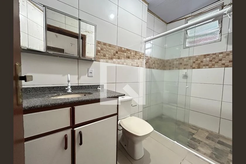 Furnished house with 2 en-suite bedrooms and private yard — photo 12