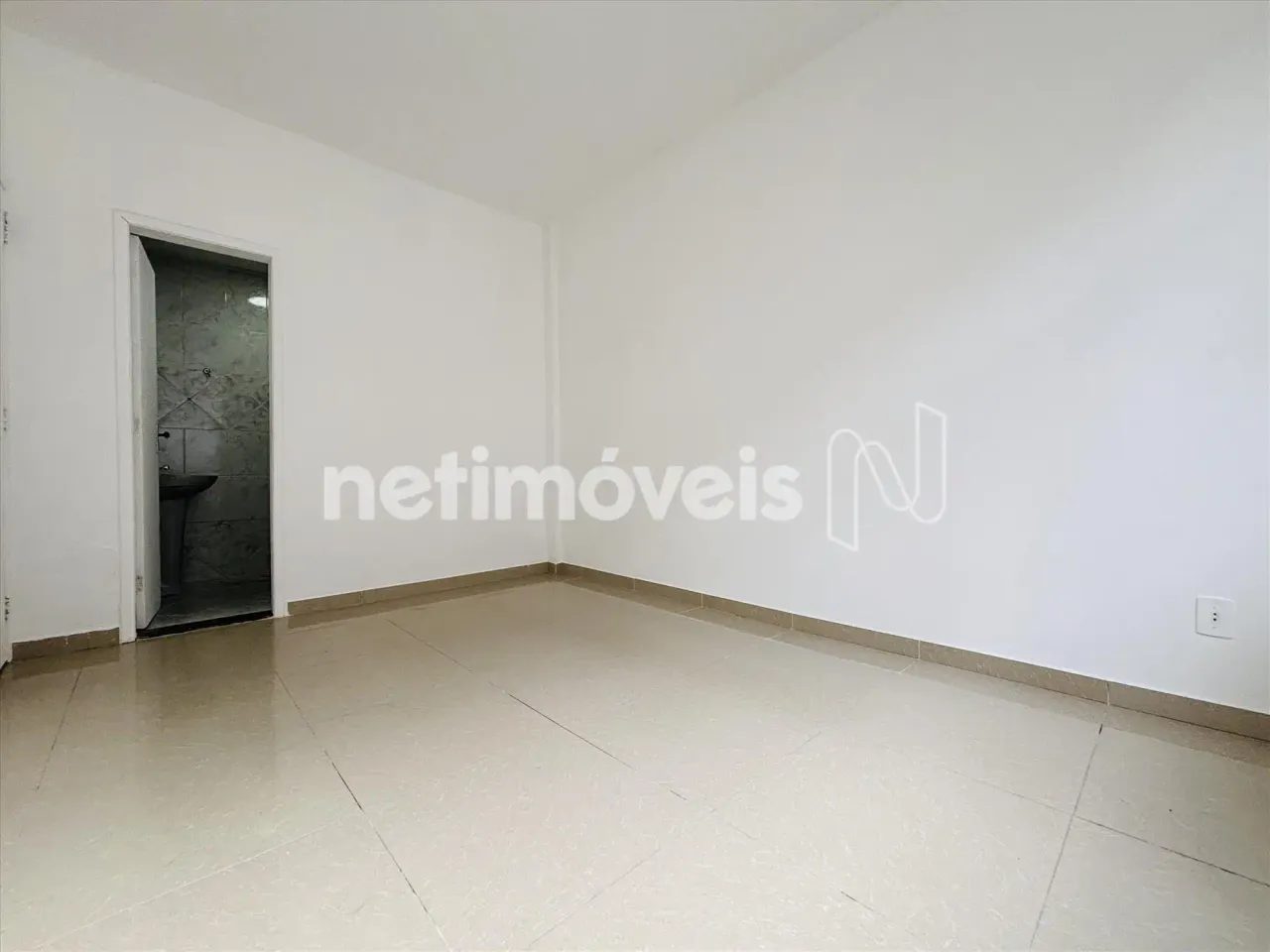Apartamento com 2 quartos, cozinha separada e 1 banheiro — photo 10