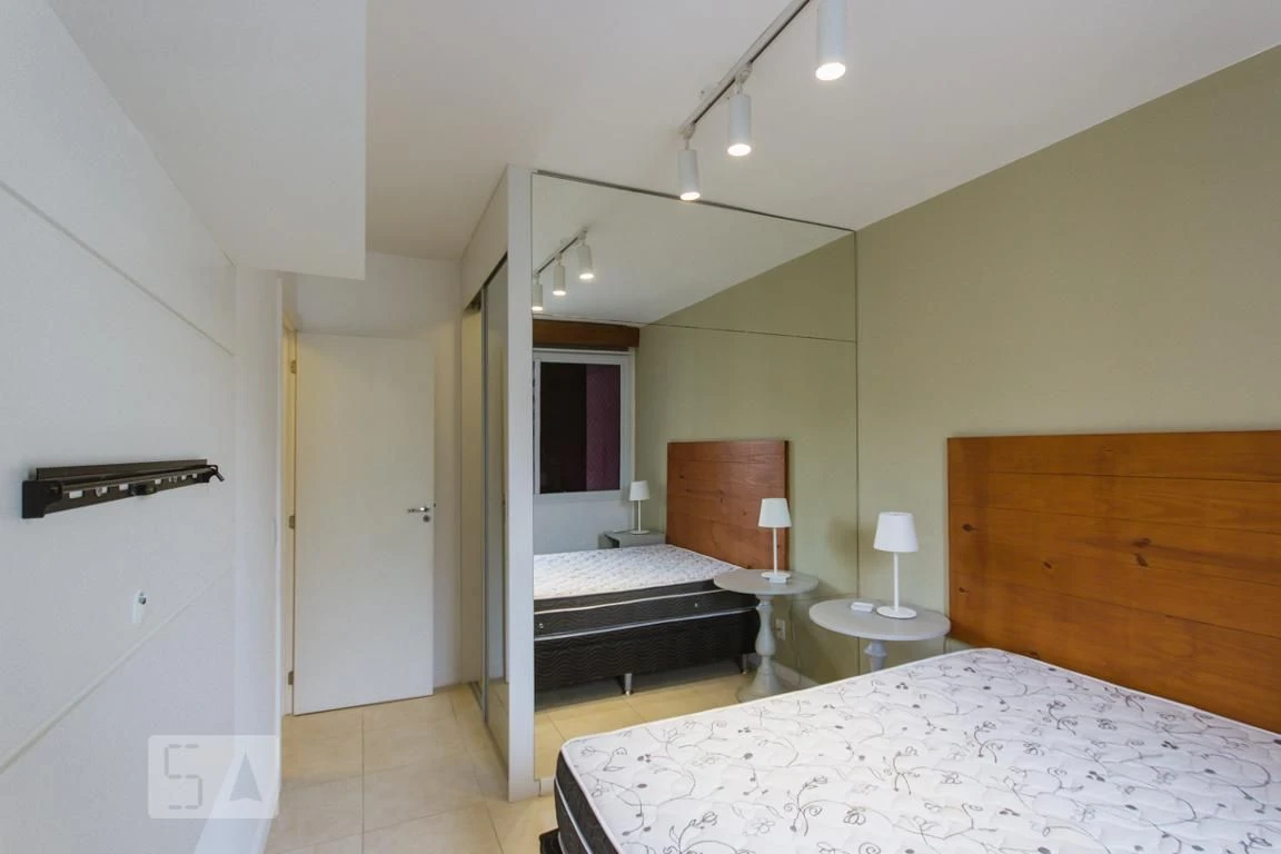 60 m² apartment with a walk-in closet and a home office — photo 12