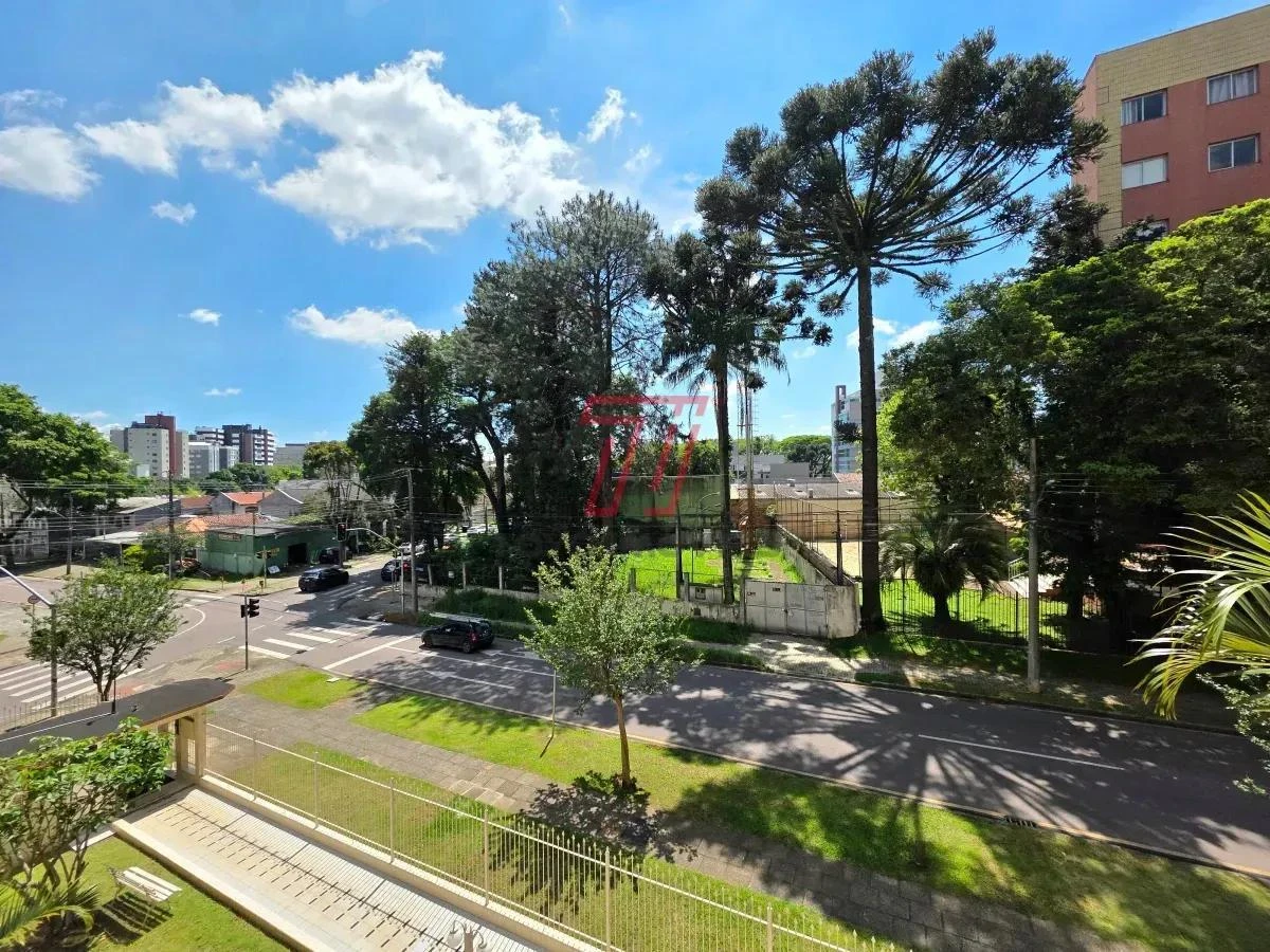 3-bedroom apartment with a bathtub in Curitiba — photo 14