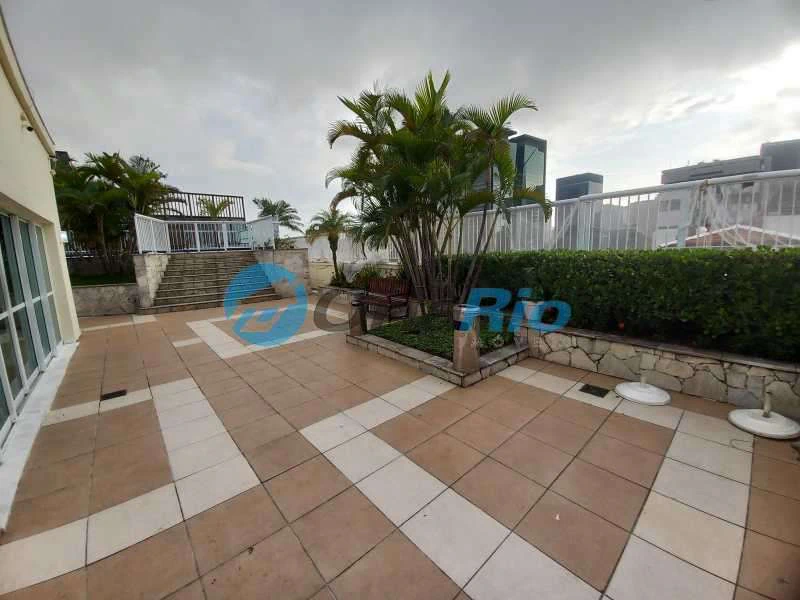 Furnished 1-bedroom apartment with open-plan kitchen — photo 22