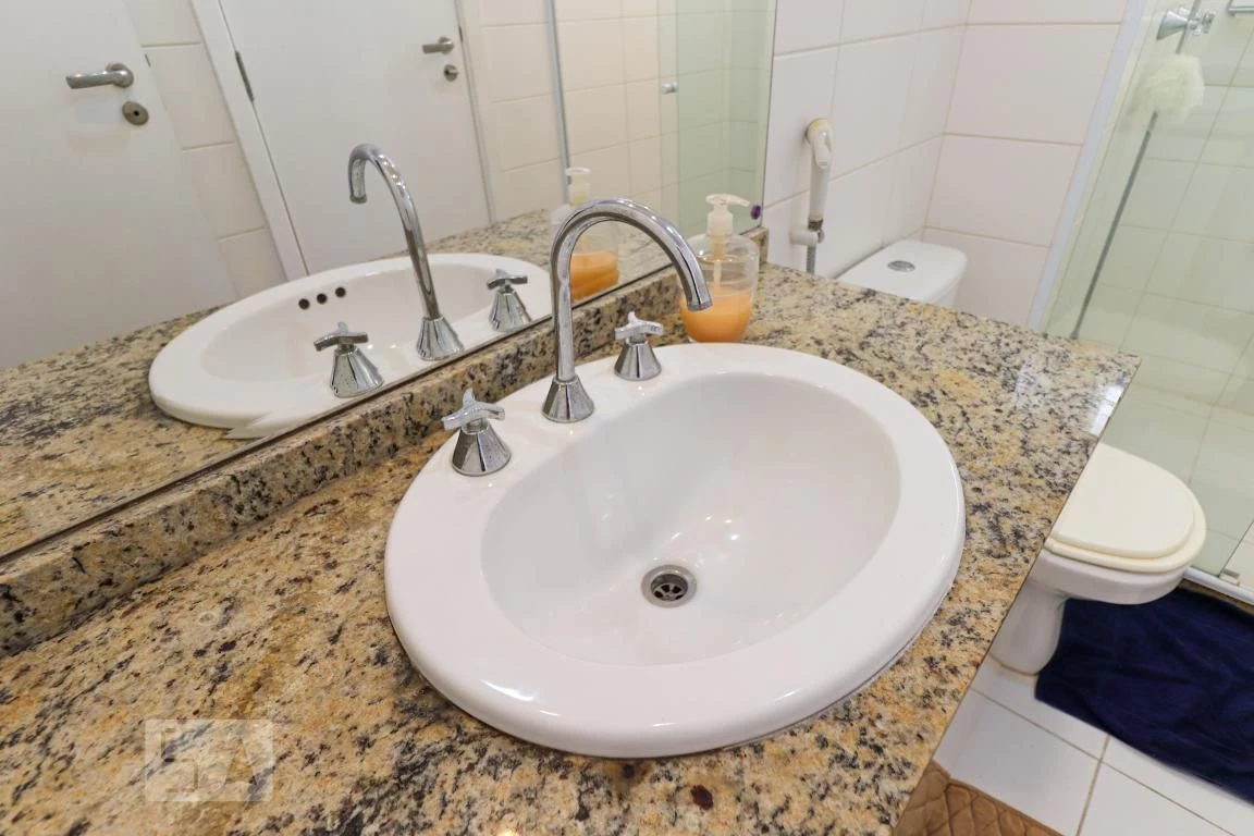 Rental apartment with 4 bedrooms and a glassed-in balcony — photo 71