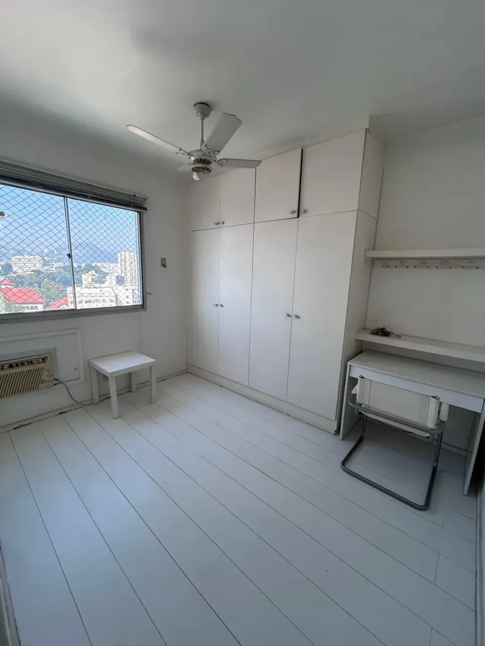 Apartment with a closed kitchen and gas stove — photo 4
