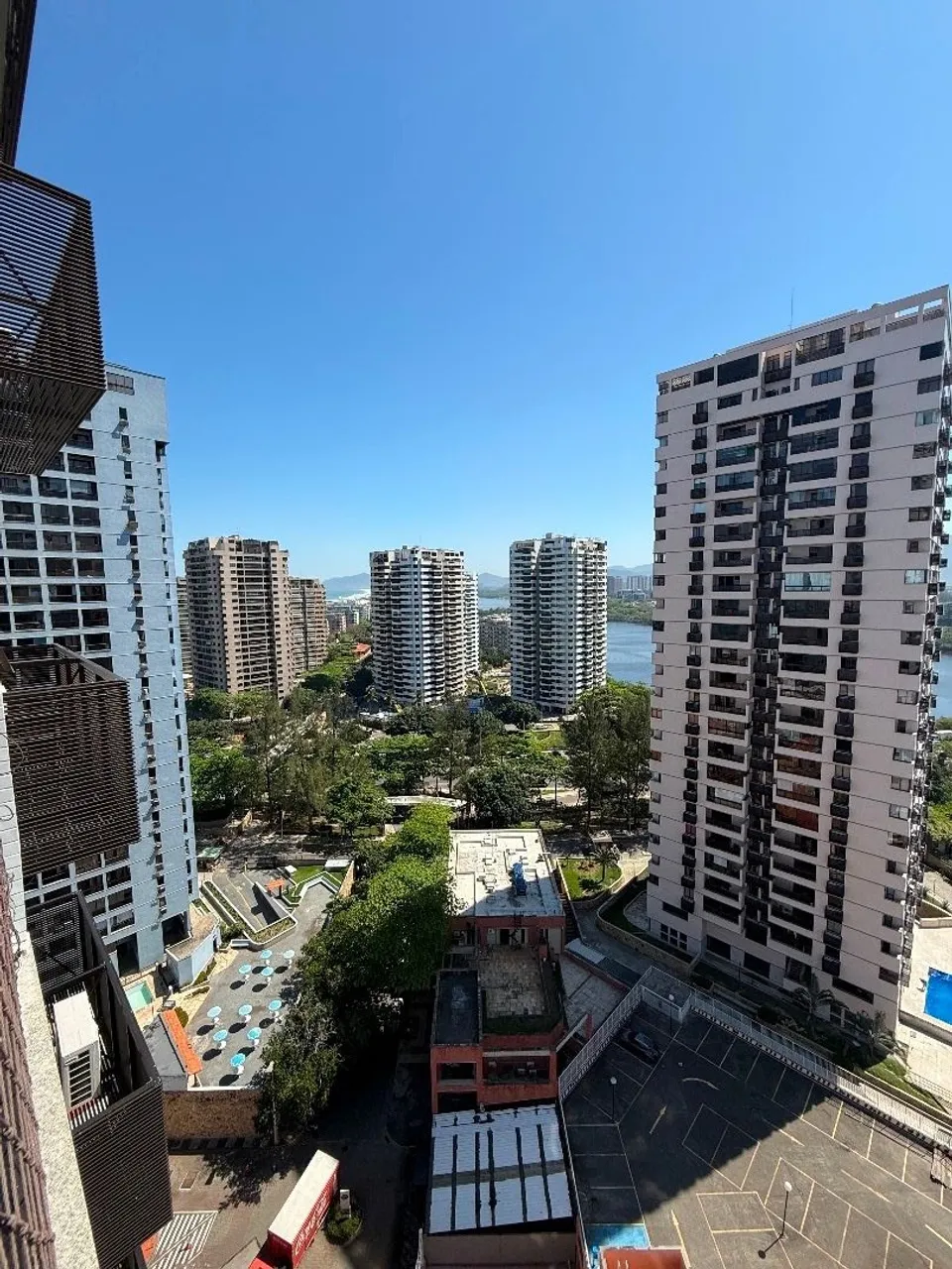 1-bedroom apartment with 2 bathrooms and balcony — photo 11