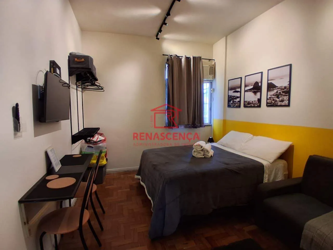 Studio on the 2nd floor with a home office