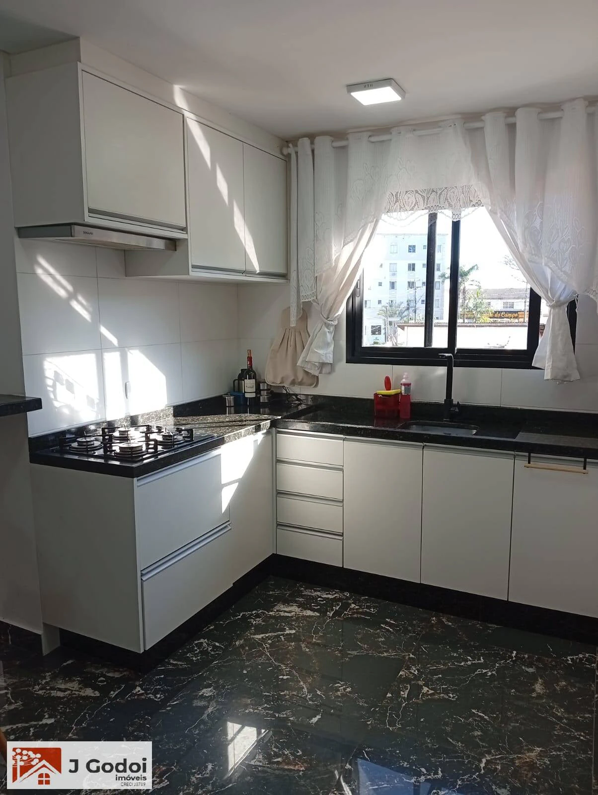 2-bedroom apartment, 1 with its own bathroom, 292 m² — photo 16
