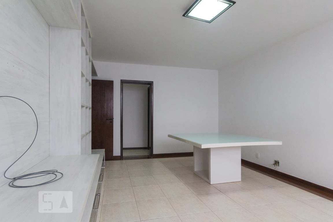 195 m² rental apartment with 3 bedrooms and 2 parking spaces — photo 29