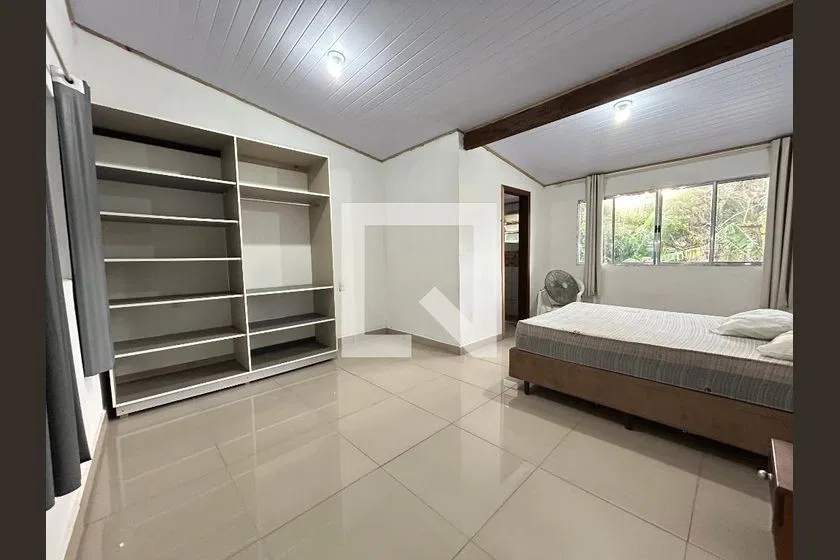 Furnished house with 2 en-suite bedrooms and private yard — photo 9