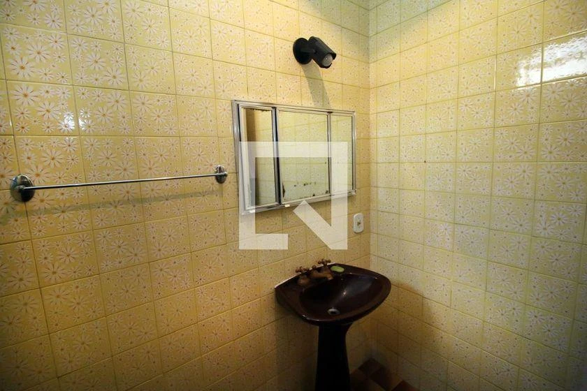 House with 4 bedrooms and 297 m², no parking — photo 2