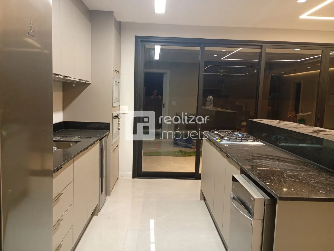 Dishwasher in a 3-bedroom house, 296 m² — photo 6