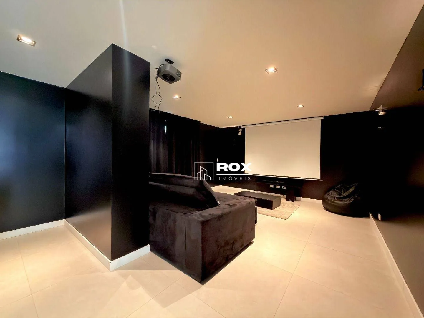Furnished 1-bedroom apartment with a private BBQ — photo 26