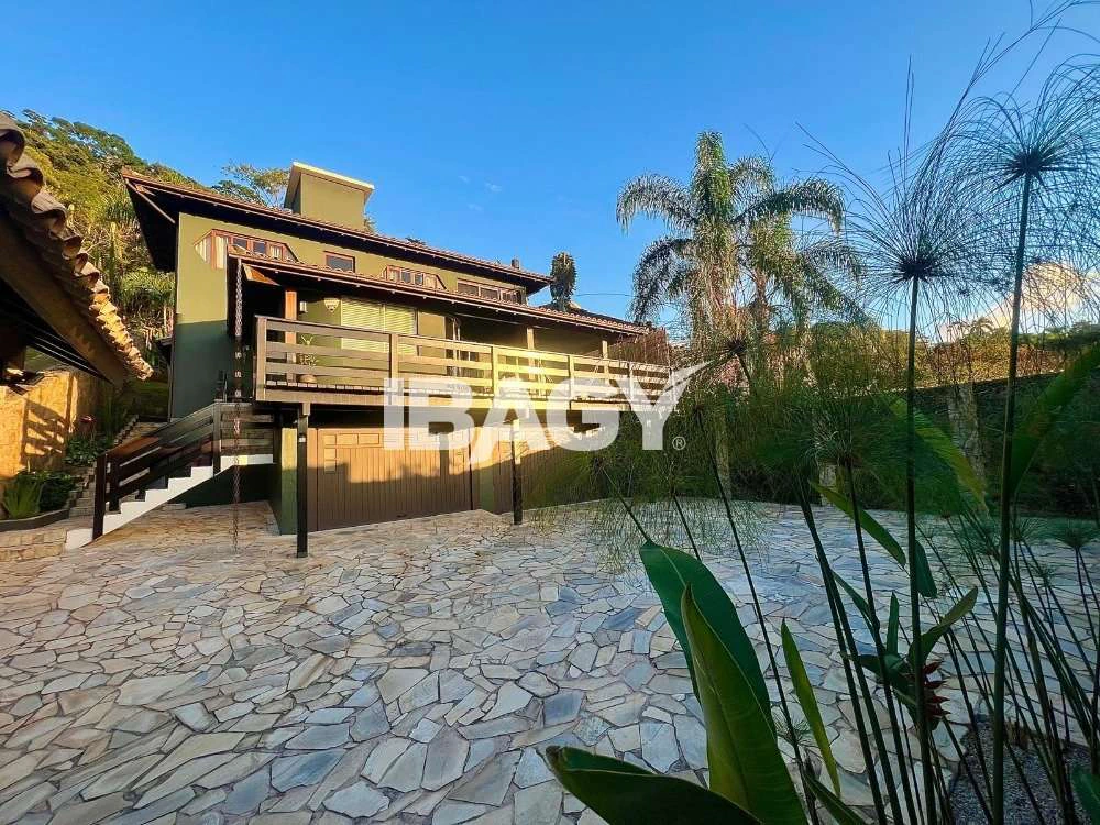 Casa com churrasqueira embutida na varanda e 3 quartos — photo 2