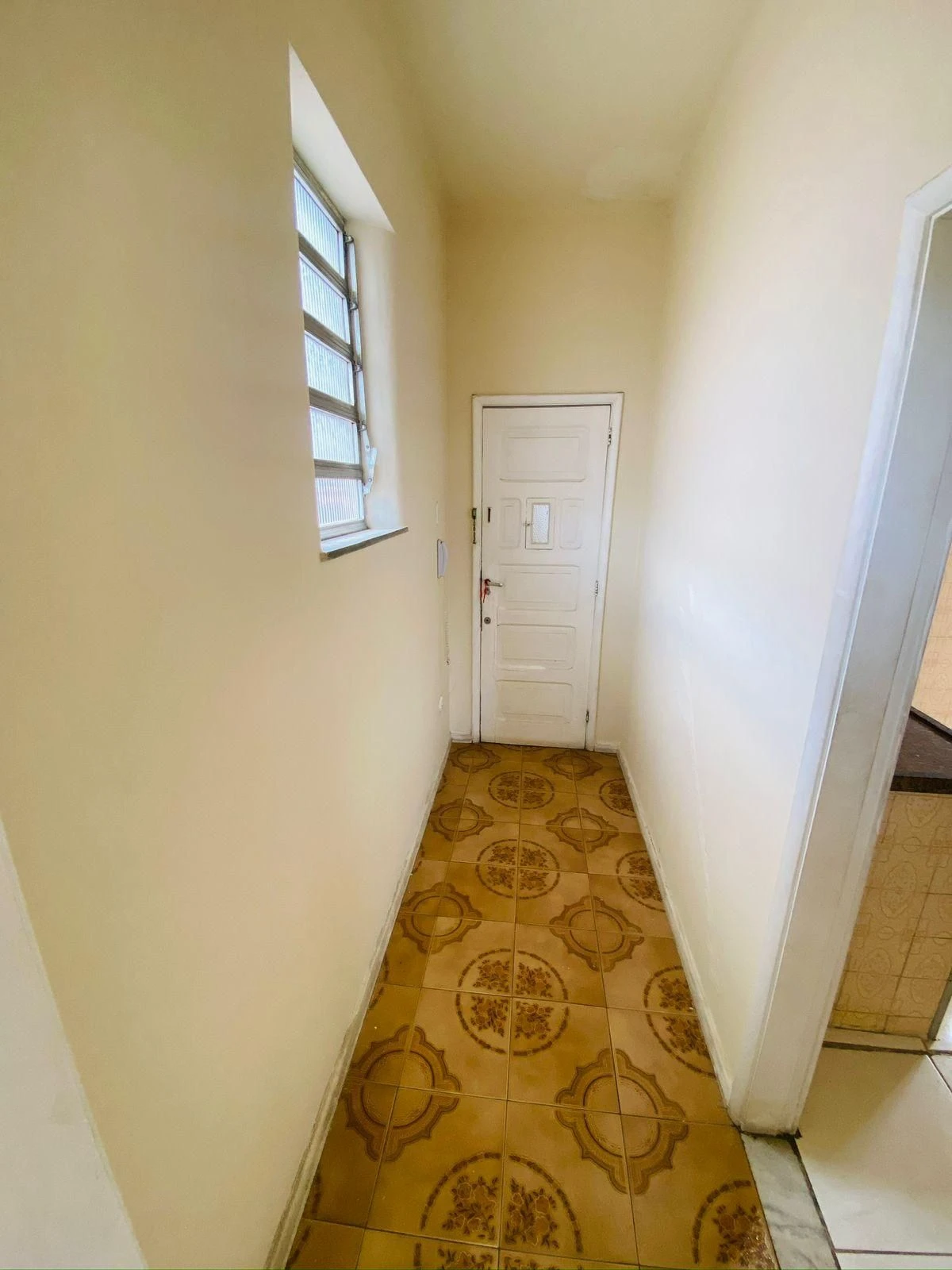 2-bedroom unfurnished apartment with 1 bathroom — photo 3