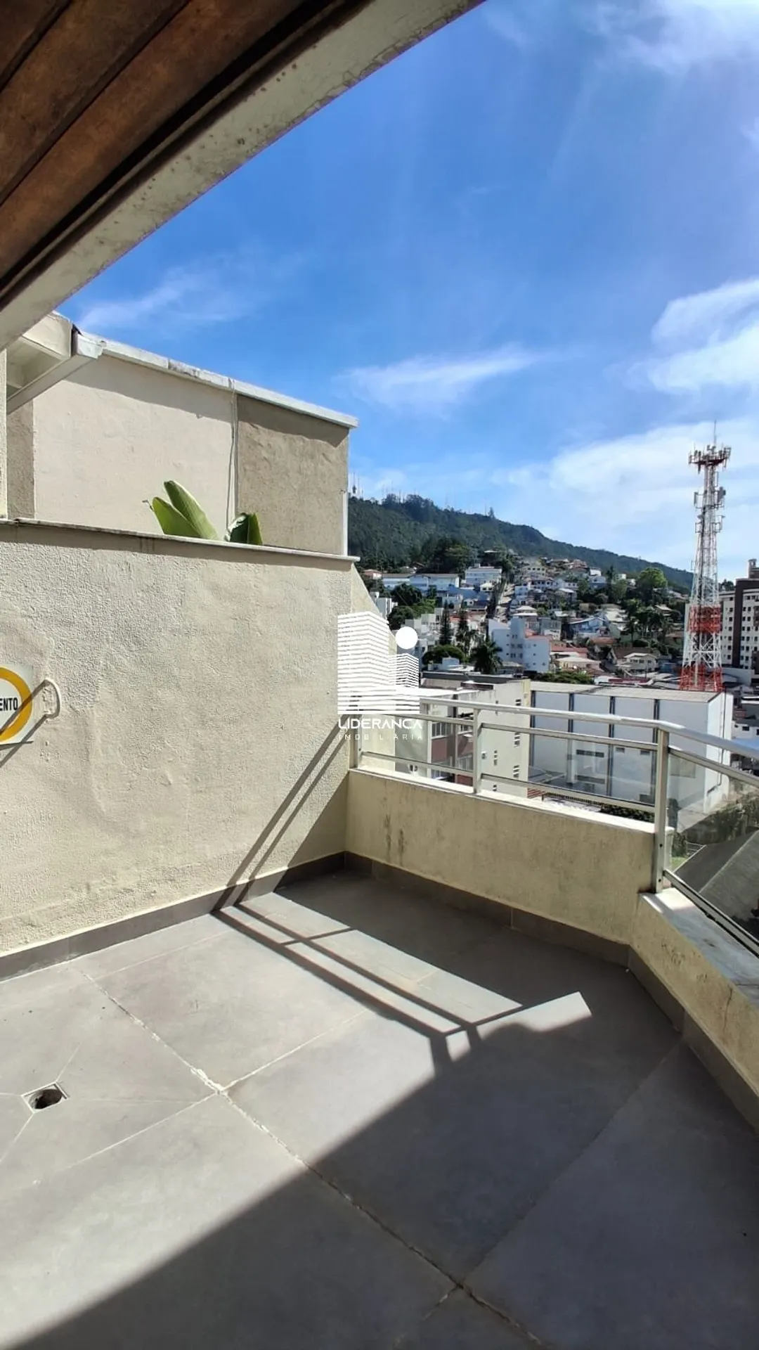 Apartamento de 5 dormitorios con vista a la ciudad en 7º