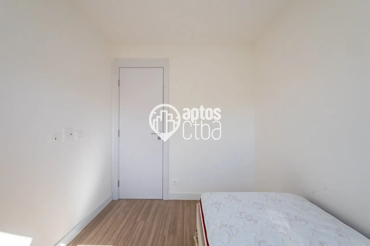 Glass-enclosed balcony in a 2-bedroom apartment, 81 m² — photo 54
