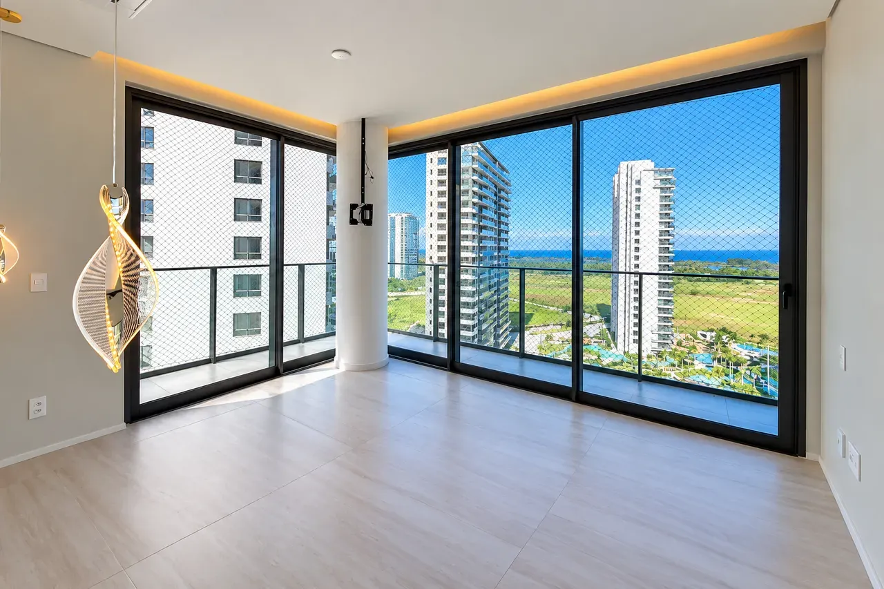 4-bedroom apartment with a water view — photo 23