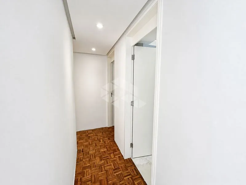 Apartment, 140 m², with wood or laminate floors — photo 10