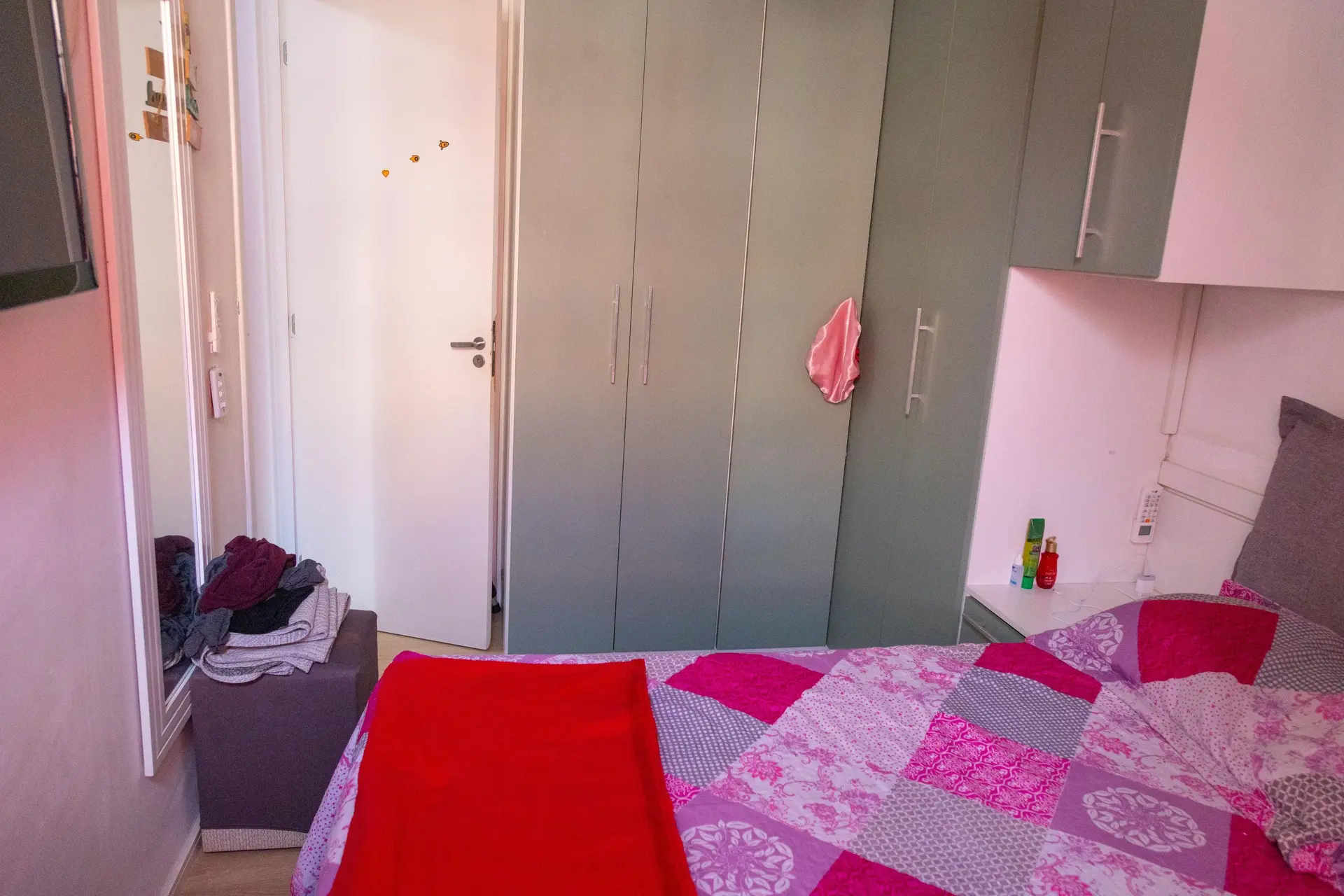 One-bedroom apartment in a building with a pool — photo 9
