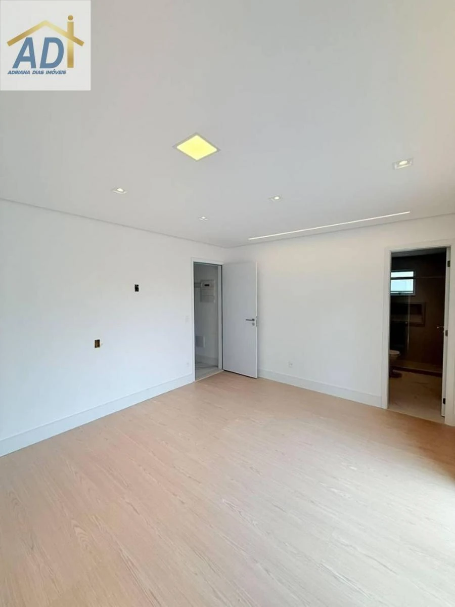 Floor-to-ceiling windows in a 6-bedroom house, 300 m² — photo 14