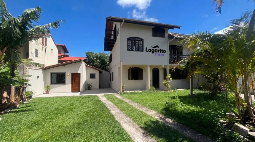 House, 150 m², with floor-to-ceiling windows