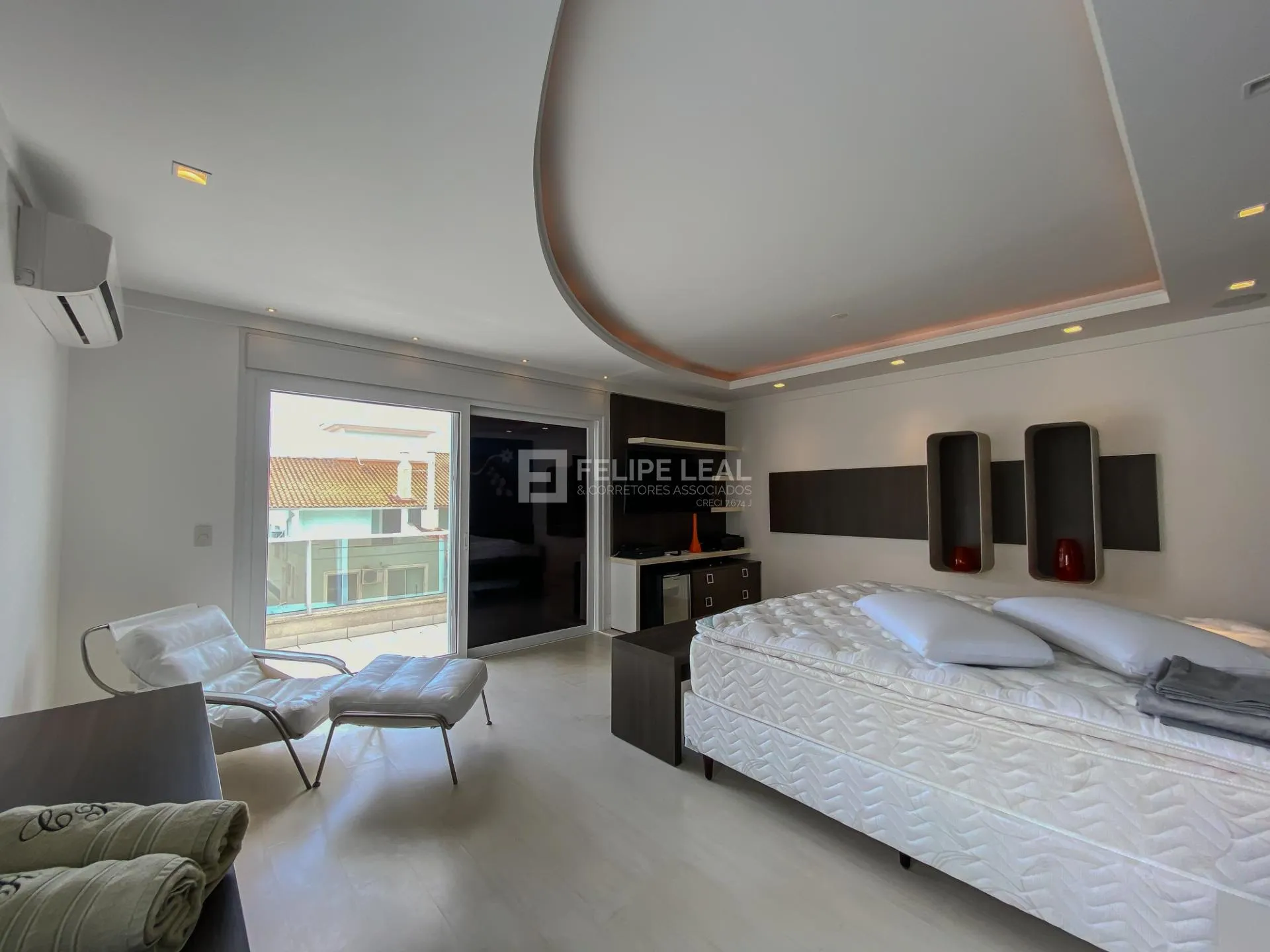 Casa em condomínio com 9 dormitórios e 8 suítes — photo 80