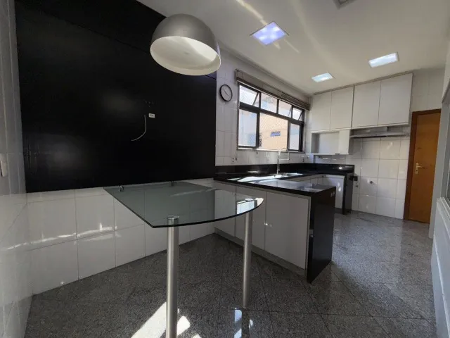 Apartamento com 4 quartos e 5 banheiros e sacada — photo 2