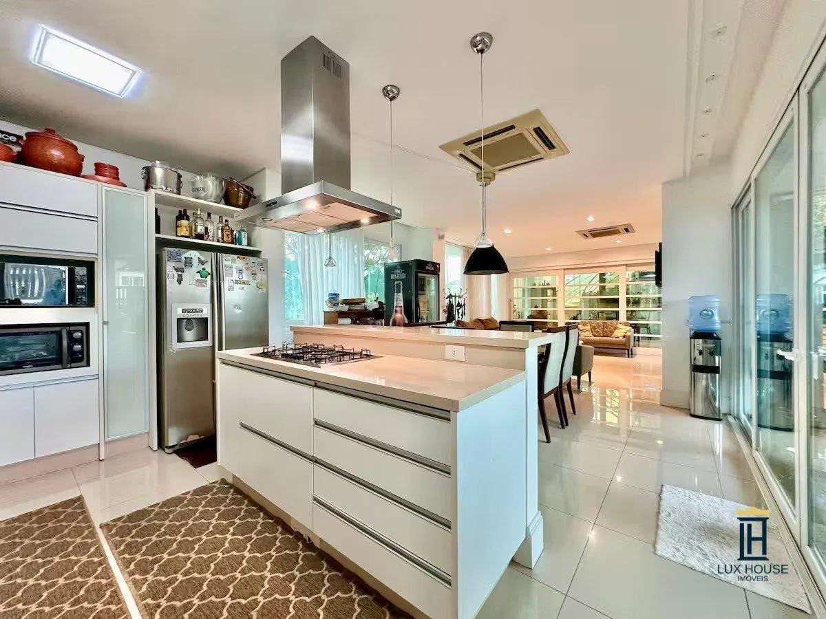 6-bedroom house with a bathtub in Florianópolis — photo 10