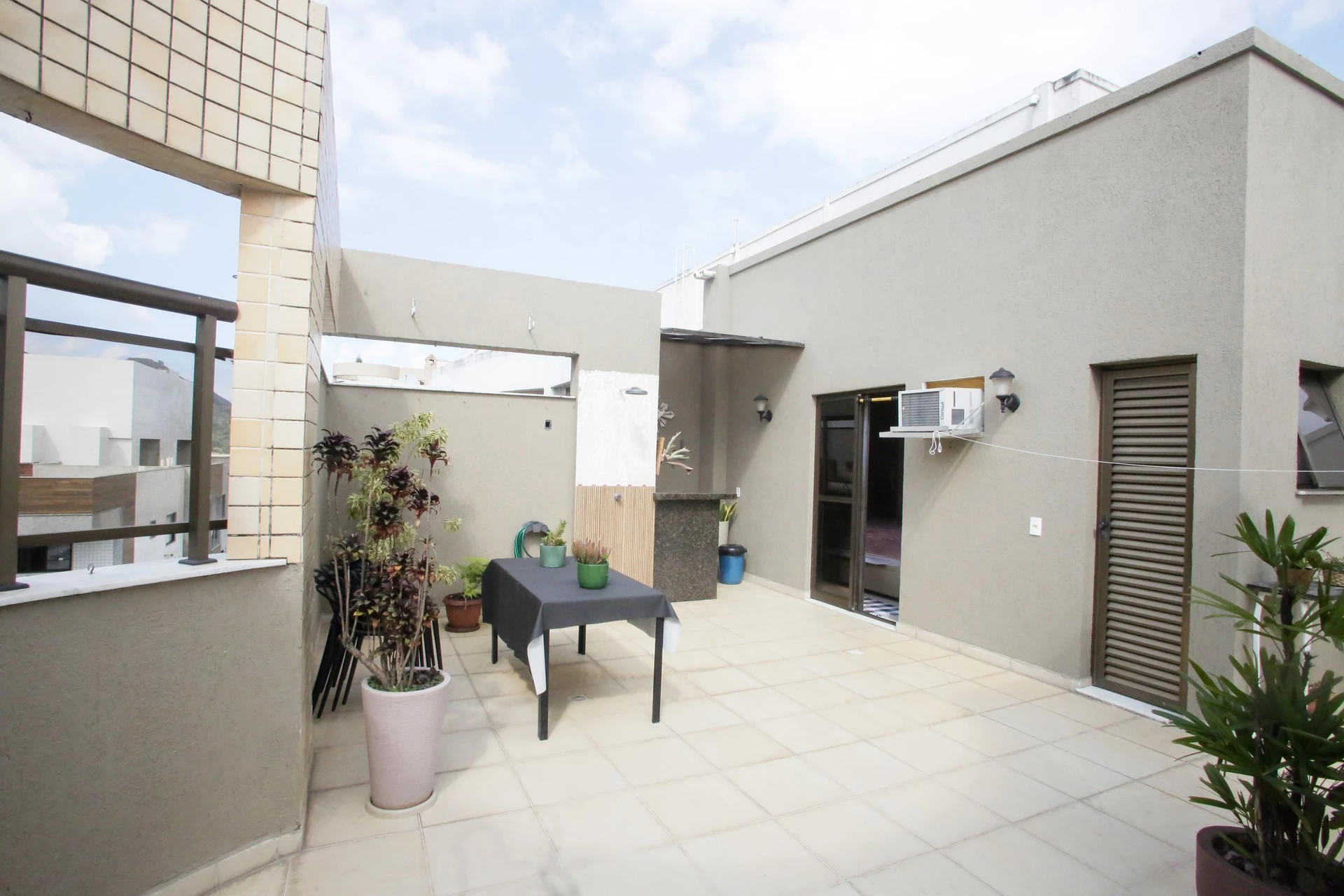 Apartamento mobiliado com 4 quartos e varanda — photo 31