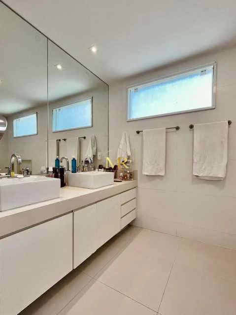 Condominium house with 4 en-suite bedrooms, 340 m² — photo 13