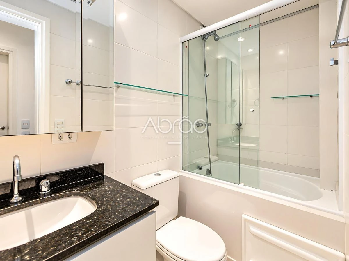 Furnished apartment, 192 m², with a glass-enclosed balcony — photo 11