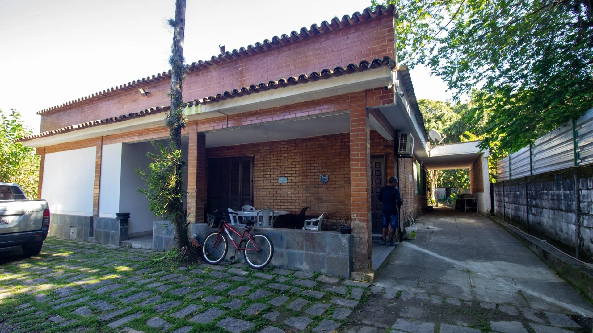 Furnished house with 5 bedrooms and 3 bathrooms — photo 35