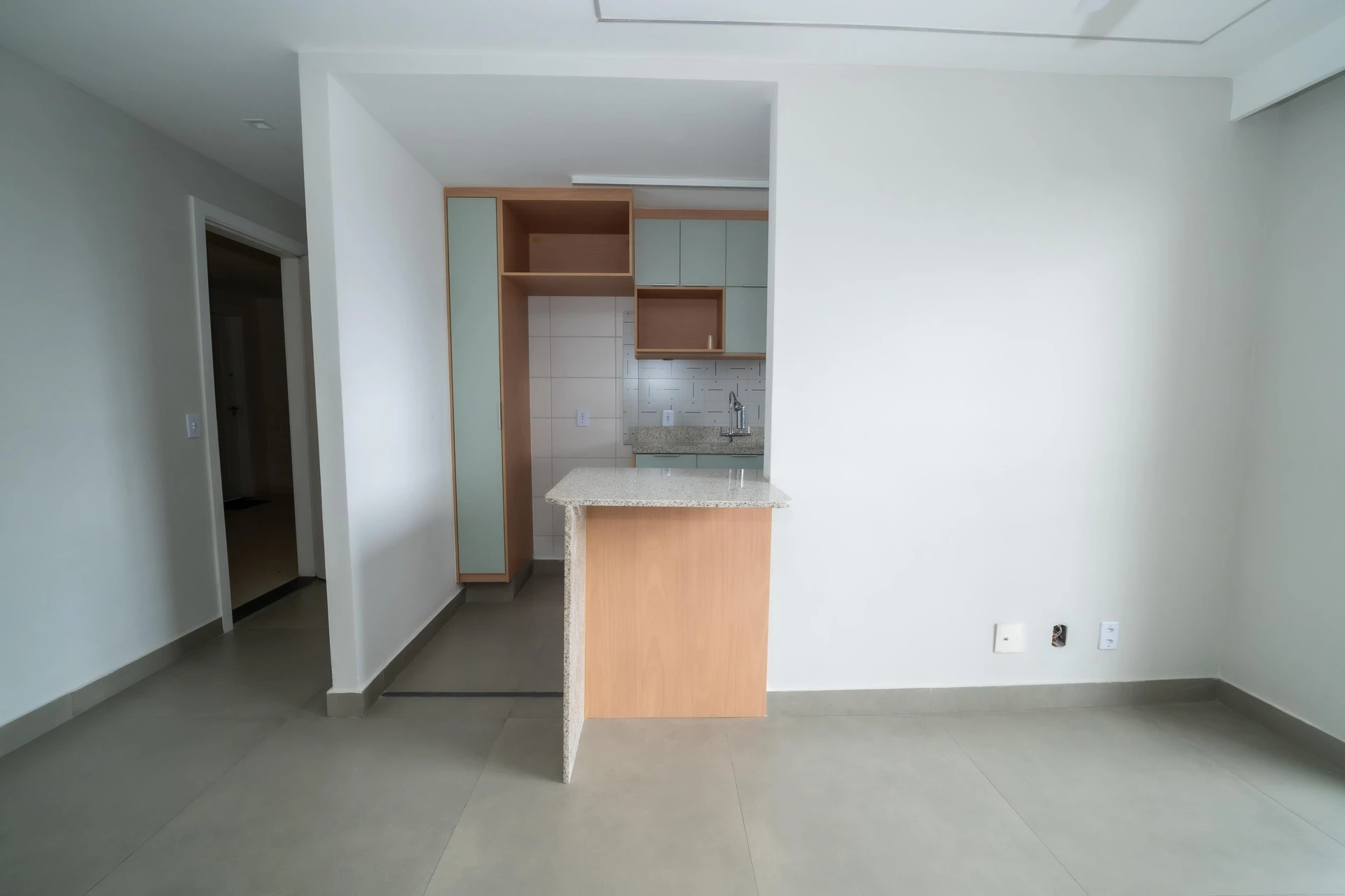 2-bedroom apartment in a building with a gym — photo 30